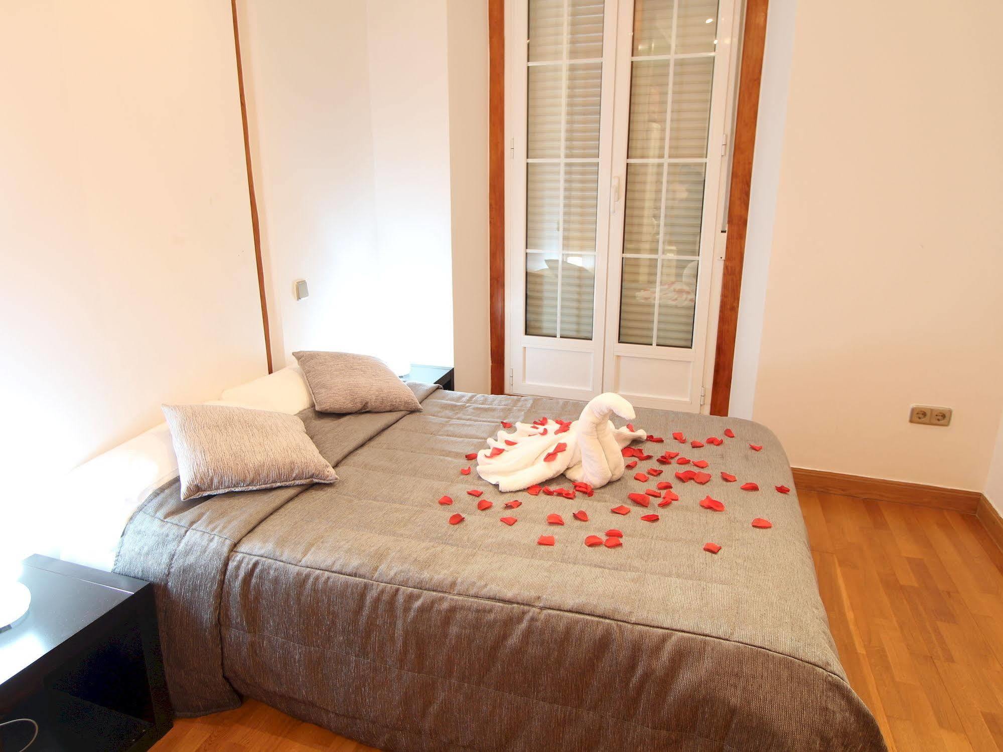 Apartamentos Good Stay Prado 马德里 外观 照片